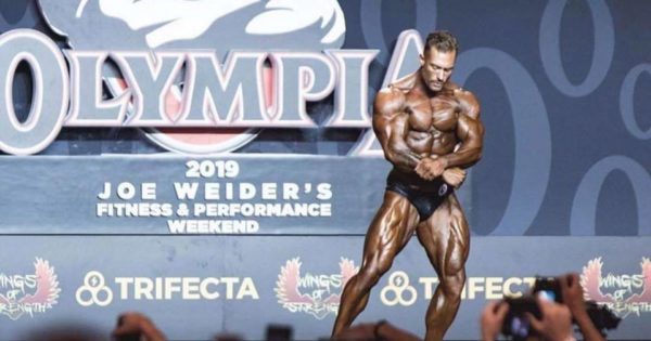 chris bumstead sul palco del mister olympia 2019